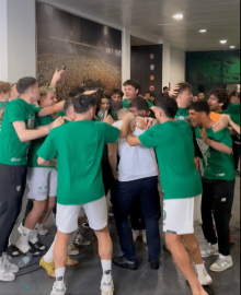 Timsah’tan Sulu Kutlama: Futbolcular Röportajı Bastı, Mustafa Er’i Islattı