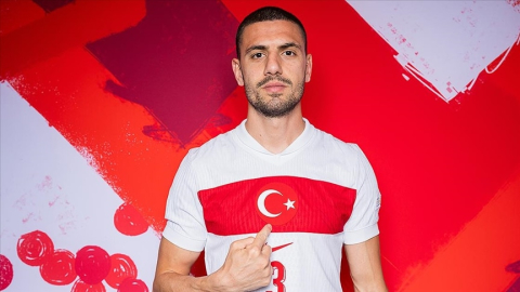 Bursaspor’un Fetih Formasına Merih Demiral İmzası! Okullarda Dağıtılacak