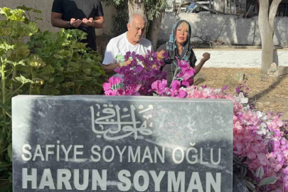 Safiye Soyman oğlunun mezarı başında gözyaşlarına boğuldu
