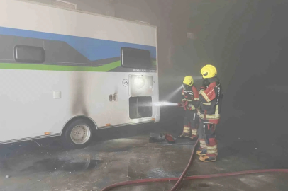 Burhaniye’de karavan yangını korkuttu
