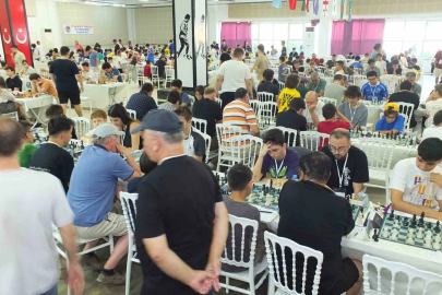 Balıkesir’de Uluslararası Burhaniye Ören Açık Satranç Turnuvası başladı
