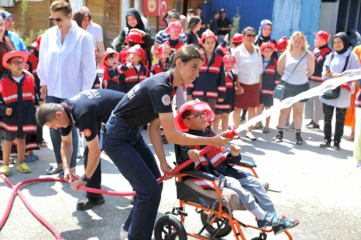 Özel çocuklar itfaiyeci oldu
