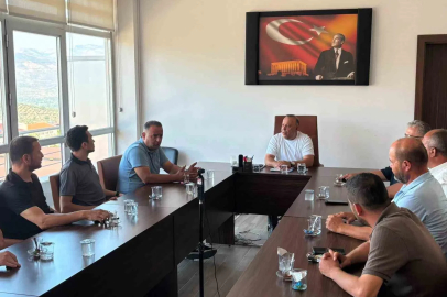 Başkan Özel, merkez mahalle muhtarlarının taleplerini dinledi
