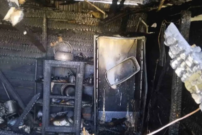 Ankara’da ormanlık alanda çıkan yangında 2 bağ evi kullanılamaz hale geldi
