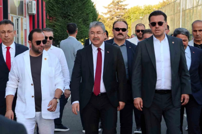 Vali Yılmaz ve Milletvekili Hatipoğlu, Eskişehirspor’u ziyaret etti
