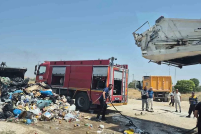 Van’da seyir halindeki çöp kamyonunda yangın
