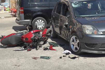 Eskişehir’de manevra yapan otomobile motosiklet yandan çarptı: 1 yaralı
