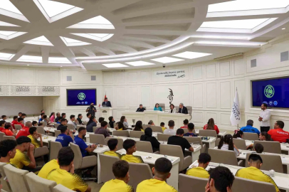 Başkan Şahin, belediyenin başarılı sporcularıyla bir araya geldi
