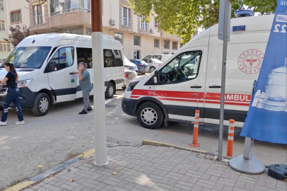 Edirne’de minibüsle çarpışan motosikletli yaralandı: Kaza anı kamerada
