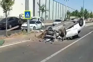 Diyarbakır’da refüje çıkan otomobil takla attı: 1 yaralı
