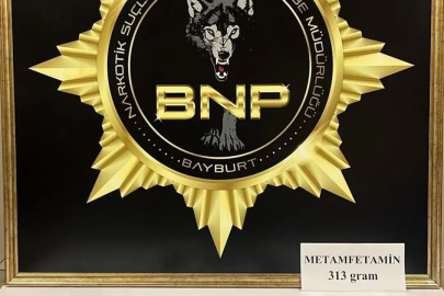 Bayburt’ta midesinden 47 parça halinde 313 gram metamfetamin çıkan şüpheli tutuklandı
