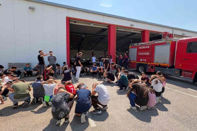 Öğrenciler itfaiyeciliği yerinde öğrendi
