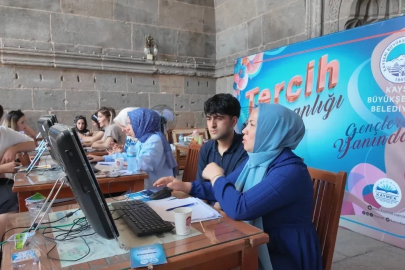 Kayseri Büyükşehir’in ücretsiz YKS tercih danışmanlığına yoğun ilgi: Gençlerden tam not
