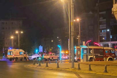 Dönel kavşakta araç takla attı, sürücü firar etti
