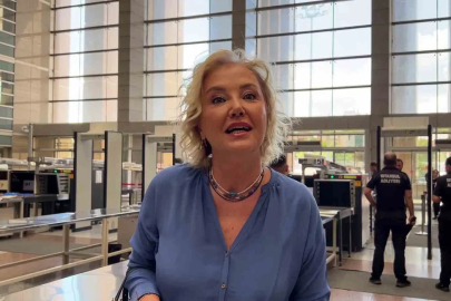 Berna Laçin, İstanbul Cumhuriyet Başsavcılığı tarafından yürütülen "Ahbaplar Suç Örgütü" soruşturması kapsamında ifade vermek üzere İstanbul Adalet Sarayına geldi.

