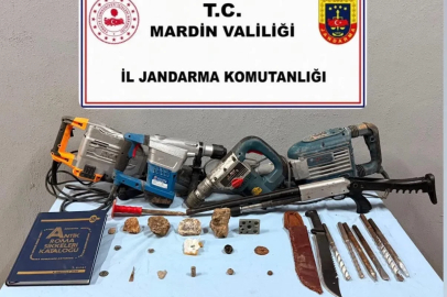 Mardin’de tarihi eser kaçakçılığı operasyonunda 1500 yıllık mozaik ele geçirildi
