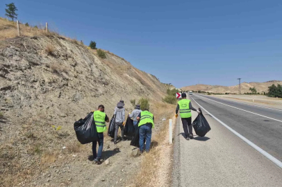 Elazığ’da 4 ton çöp toplandı
