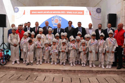 Sivas’ta çocuklar 5 asırlık vakıf geleneğiyle sünnet şöleninde buluştu
