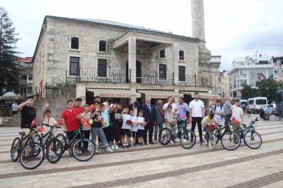 Ordu’da yaz Kur’an kursu öğrencilerine bisiklet ve paten hediye edildi
