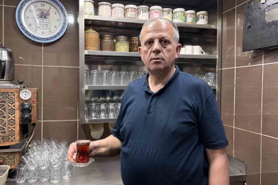 4 metrekare dükkanda 43 yıldır çay demliyor
