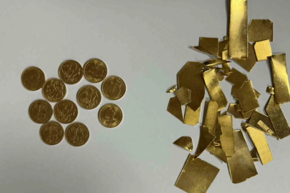İç çamaşırında sakladığı altın ve euro ile gümrükte yakalandı
