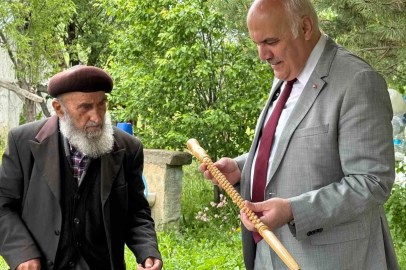 Kızılcahamam Belediye Başkanı Acar, 93 yaşındaki baston ustasını ziyaret etti
