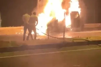 Bingöl’de hafif ticari araç alev alev yandı
