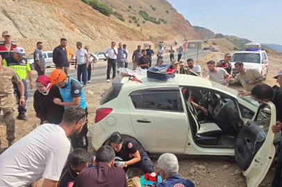Bingöl’de otomobil yoldan çıktı: 3 yaralı
