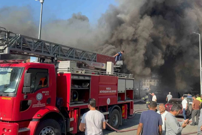 Fethiye’de ayakkabı mağazası alevlere teslim oldu
