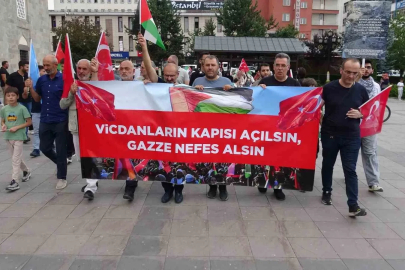 Erzurum’da sağlıkçılar 142. kez Gazze için yürüdü
