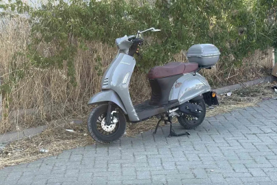 Eskişehir’de kontrolden çıkan motosiklet tramvay durağına daldı: 1 yaralı
