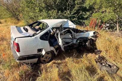 Otomobillerin çarpıştığı kazada bir kişi öldü 3 kişi yaralandı
