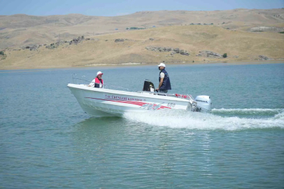 Muş’ta kaçak avcılığa tekne destekli sıkı denetim
