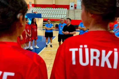 İşitme Engelliler Genç Kız Futsal Milli Takımı kampı Bilecik’te başladı
