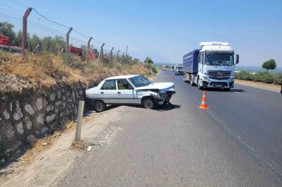 Manisa’da tır ile otomobil çarpıştı: 2 yaralı
