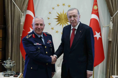 Cumhurbaşkanı Erdoğan, emekliye sevk edilen Hava Kuvvetleri Komutanı Kadıoğlu’nu kabul etti

