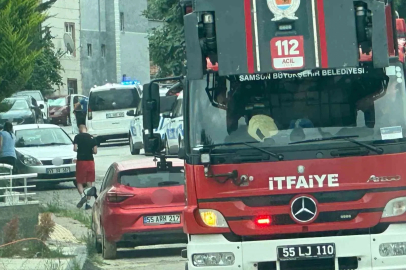 Çatıya çıkan vatandaş, polis tarafından indirildi
