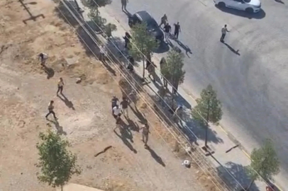 Jandarma önünde arazi anlaşmazlığı nedeniyle birbirlerine girdiler
