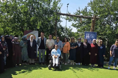 "Sen yeter ki gülümse" atölyesi, engelli annelerini bir araya getirdi
