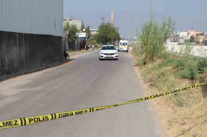 Motosikletli şüpheliler, seyir halindeki otomobile kurşun yağdırdı: 1 yaralı
