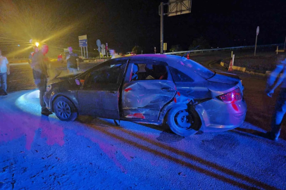 Isparta’da kavşakta iki otomobil çarpıştı: 4 yaralı
