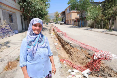 Dulkadiroğlu’nda vatandaşlardan yol tepkisi: "Biz depremde bu kadar zarar görmemiştik"
