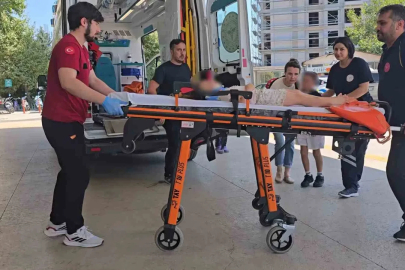Otomobil motosikletle çarpıştı: 2’si çocuk 3 yaralı

