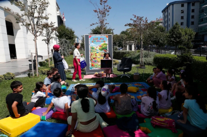 Çocuklar, Açık Hava Kütüphanesi’nde kitap okuma alışkanlığı kazanıyorlar
