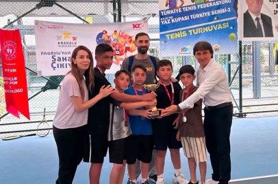 Erzincan Erkek Tenis Takımı ANALİG’de gümüş madalya kazandı
