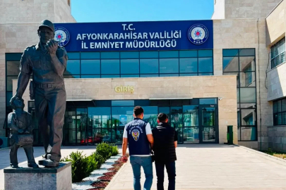 Dolandırıcılık suçundan aranan şahsı polis yakaladı
