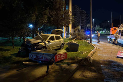 Otomobil parka daldı, ortalık savaş alanına döndü
