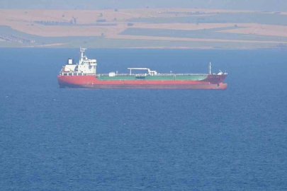 Çanakkale Boğazı’ndan geçen tankerde baca yangını
