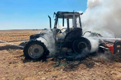 Kulu’da yanan traktör kullanılamaz hale geldi
