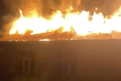 Besni’de ilkokulun çatısında korkutan yangın
